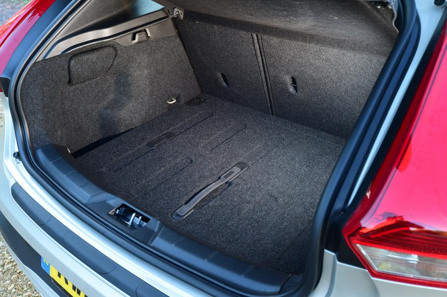 Багажник Volvo V40 D2 Cross Country 2016 года  (UK) (фото 6 из 7)